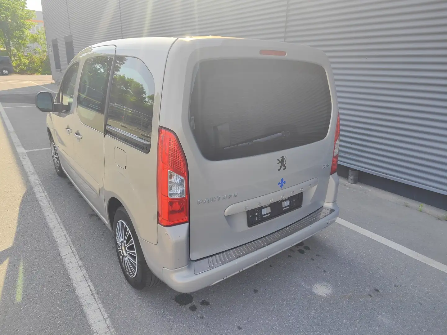 Peugeot Partner Tendance 1.6i KLIMASommer+Winterreifen=Stahlfelgen Beige - 2