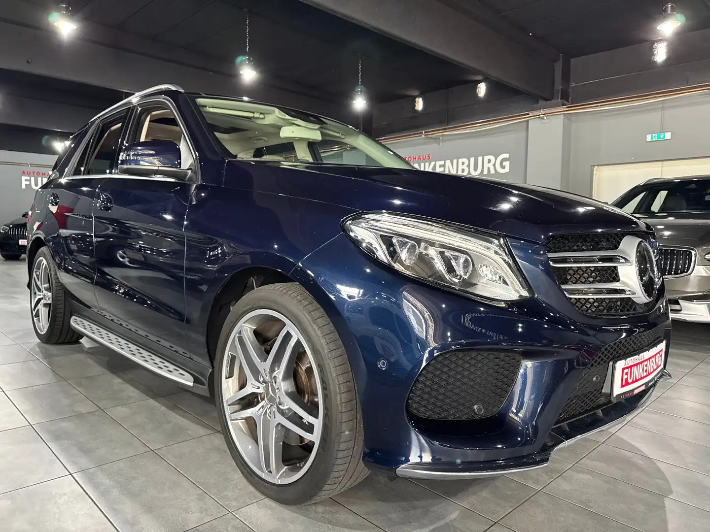 Mercedes-Benz GLE 350 d AMG PANO/DISTR/KAMERA/LED/AUT/NAVI Blau - 1