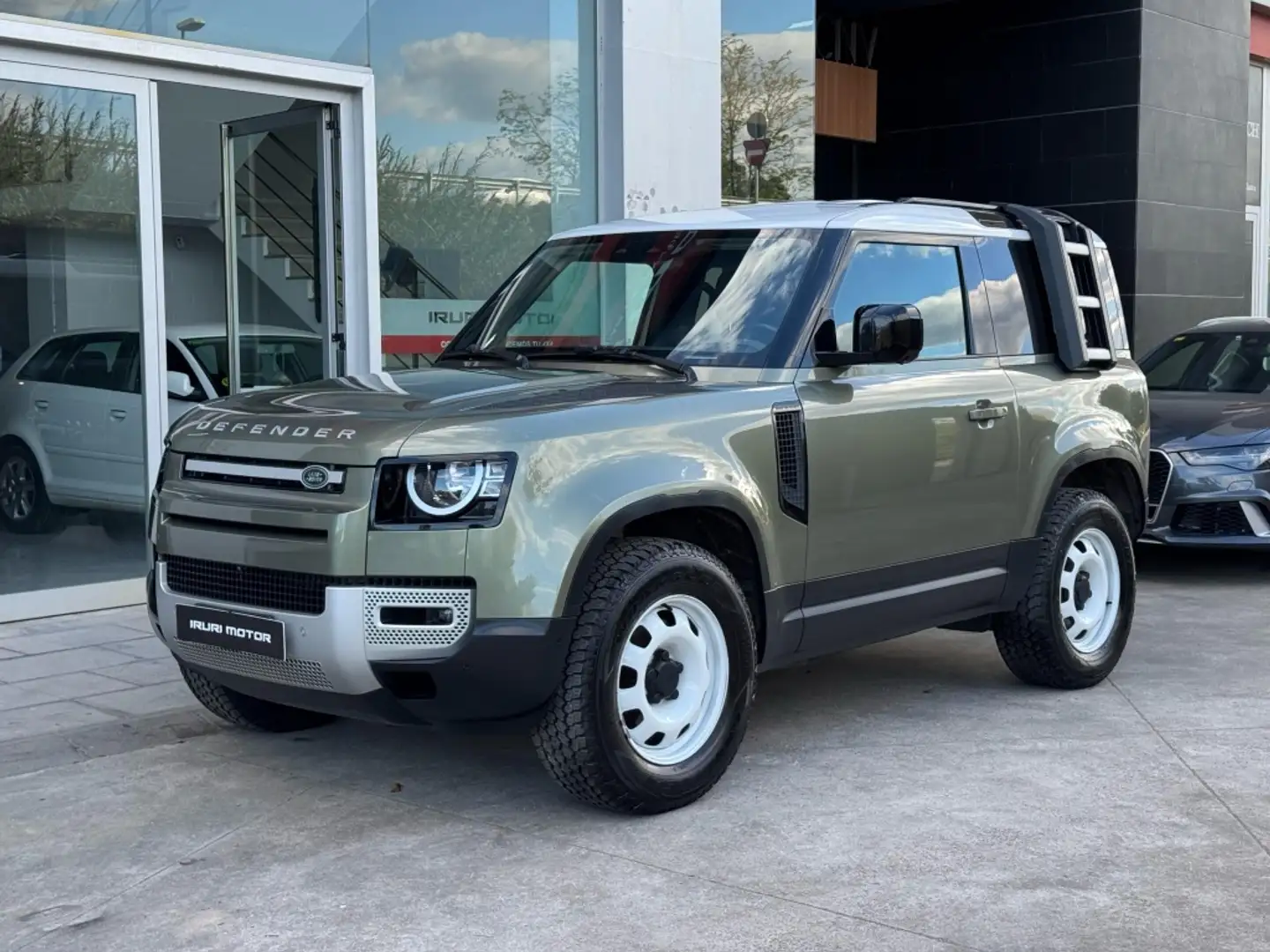 Land Rover Defender 90 3.0D l6 MHEV S AWD Aut. 200 Verde - 2