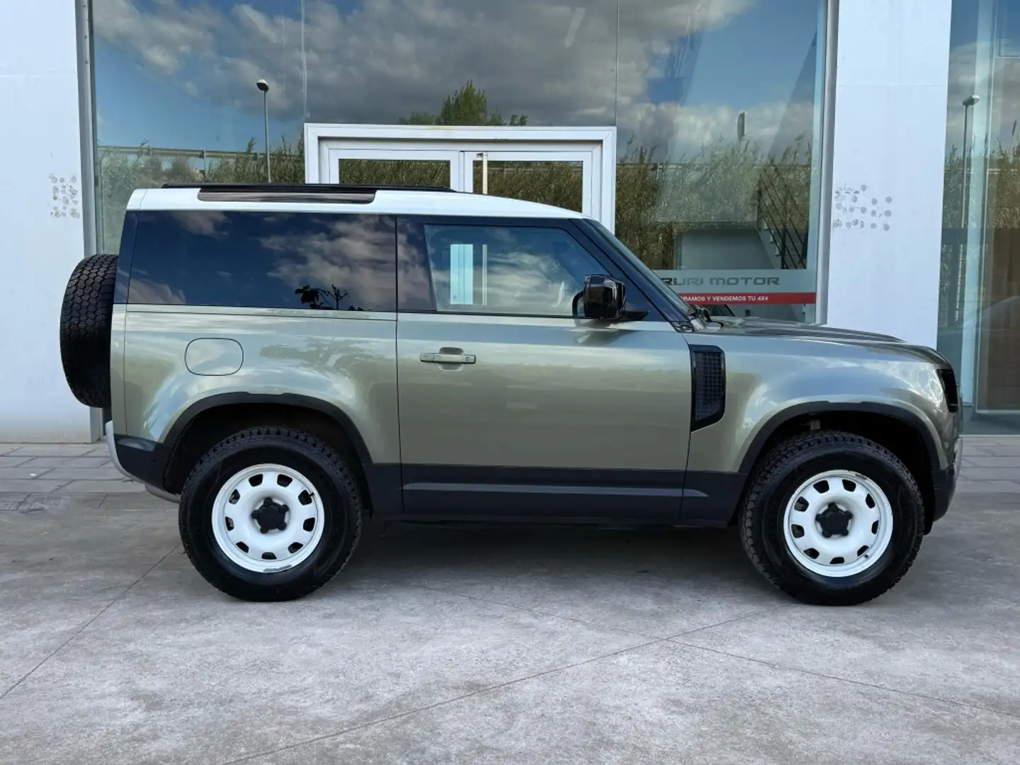 Land Rover Defender 90 3.0D l6 MHEV S AWD Aut. 200 Verde - 1