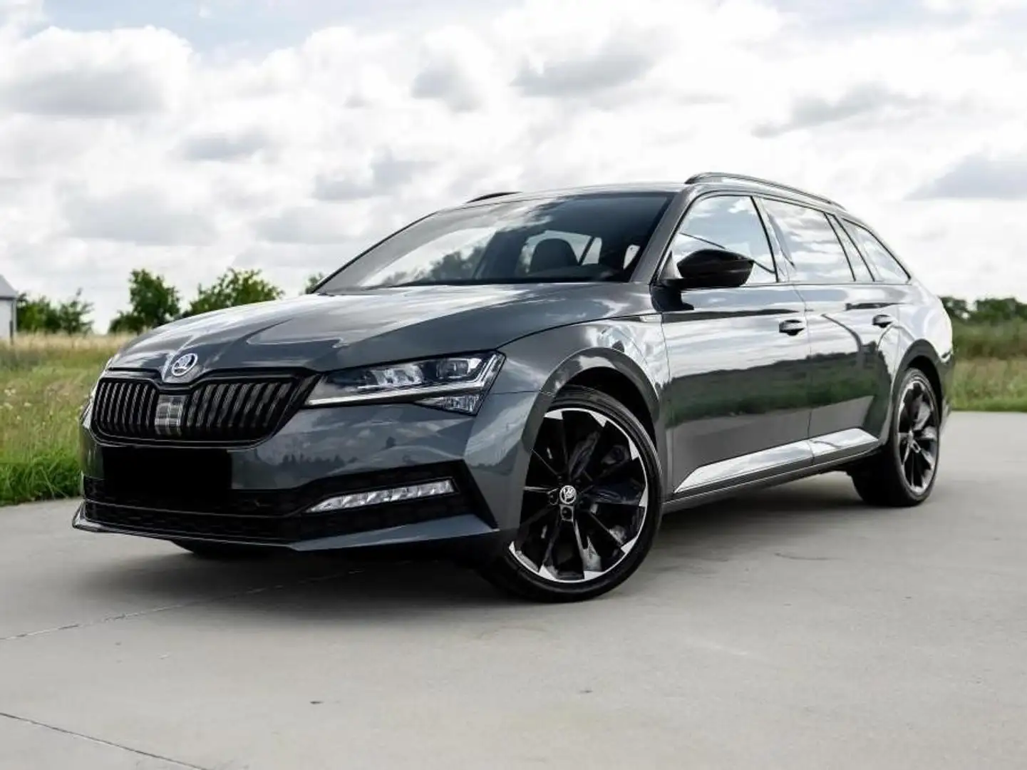 Skoda Superb Superb Combi 2.0 TDI 4x4 DSG Sportline Grau - 1