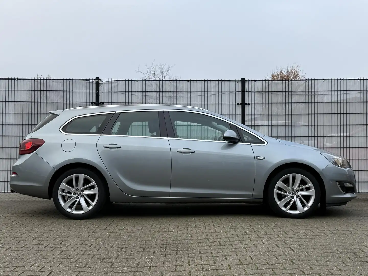 Opel Astra Sports Tourer 1.4 Turbo Sport Trekhaak/AGR/Navi! Gris - 2