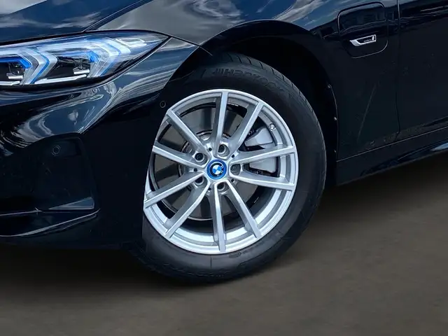BMW 3 Series view 6