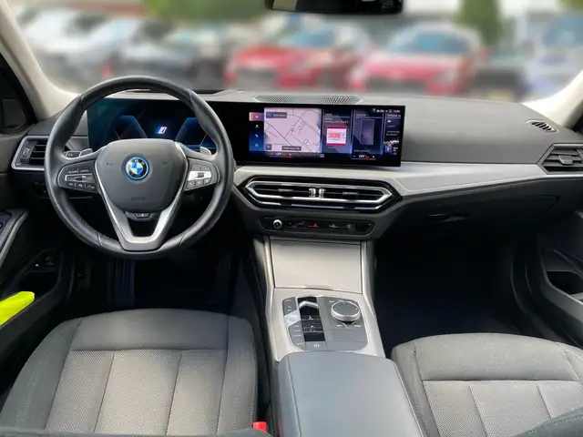 BMW 3 Series view 10