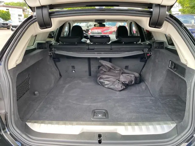BMW 3 Series view 12