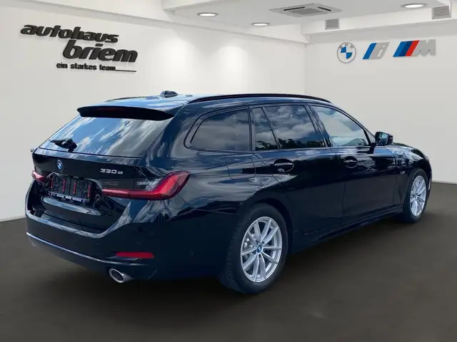 BMW 3 Series view 3