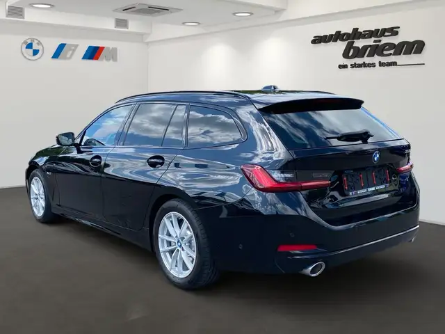 BMW 3 Series view 4