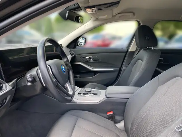 BMW 3 Series view 7