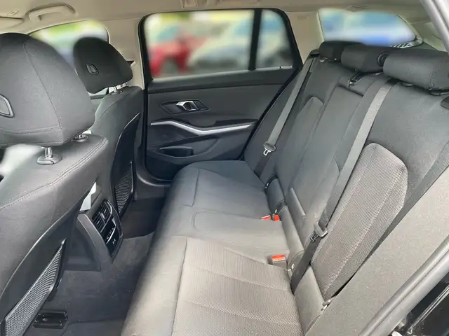 BMW 3 Series view 11