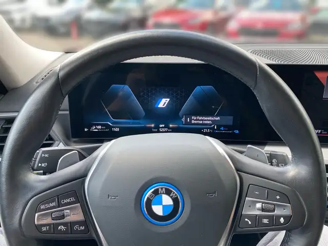 BMW 3 Series view 8
