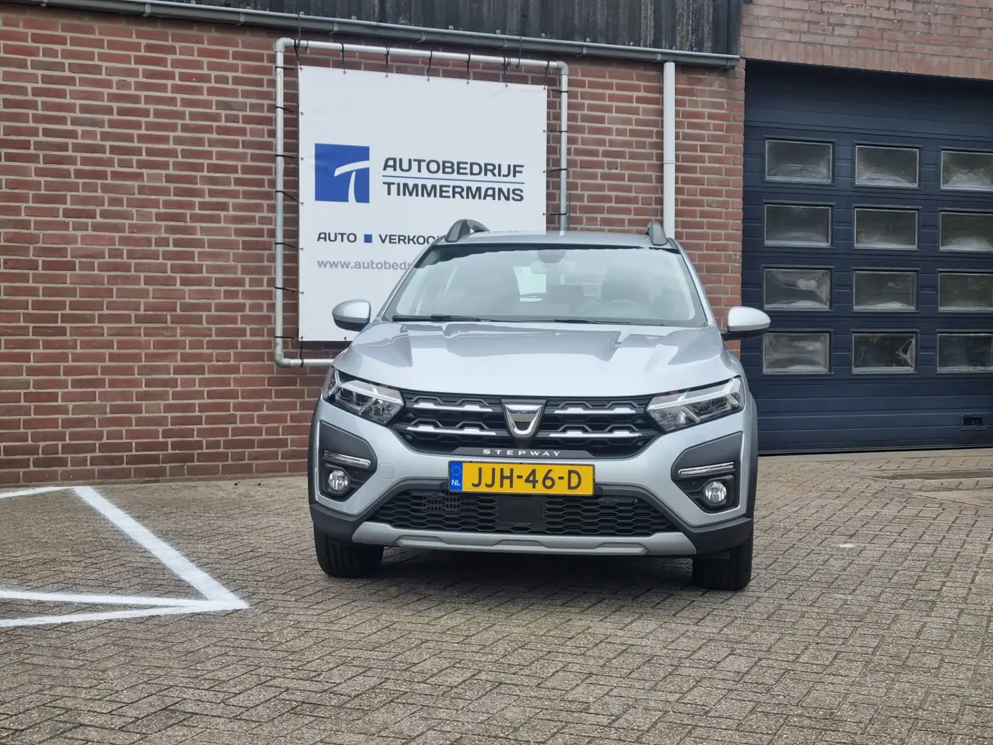 Dacia Sandero Stepway 1.0 TCe 90 Comfort Automaat Grijs - 2