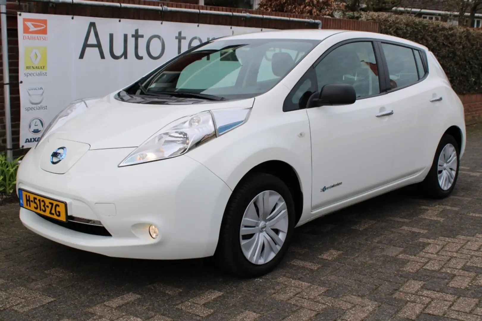 Nissan Leaf € 9.900,-*  Visia 24 kWh E.C.C./keyless/Bluetoot Wit - 1