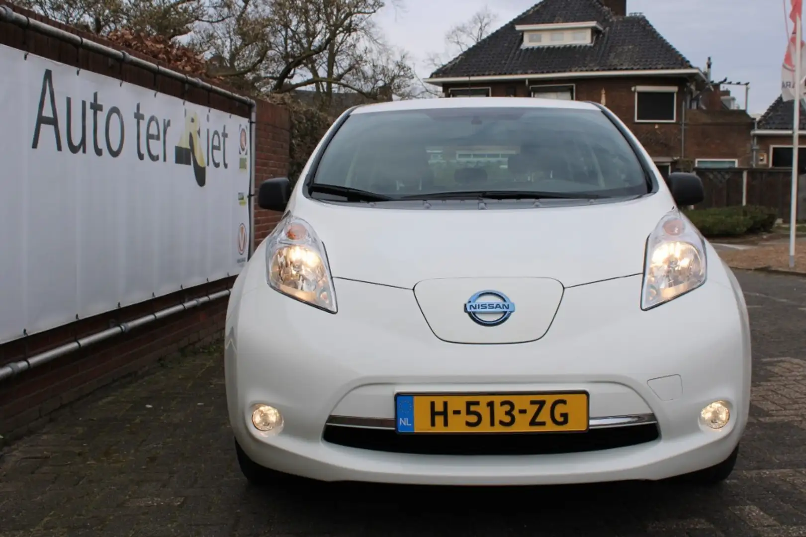Nissan Leaf € 9.900,-*  Visia 24 kWh E.C.C./keyless/Bluetoot Wit - 2