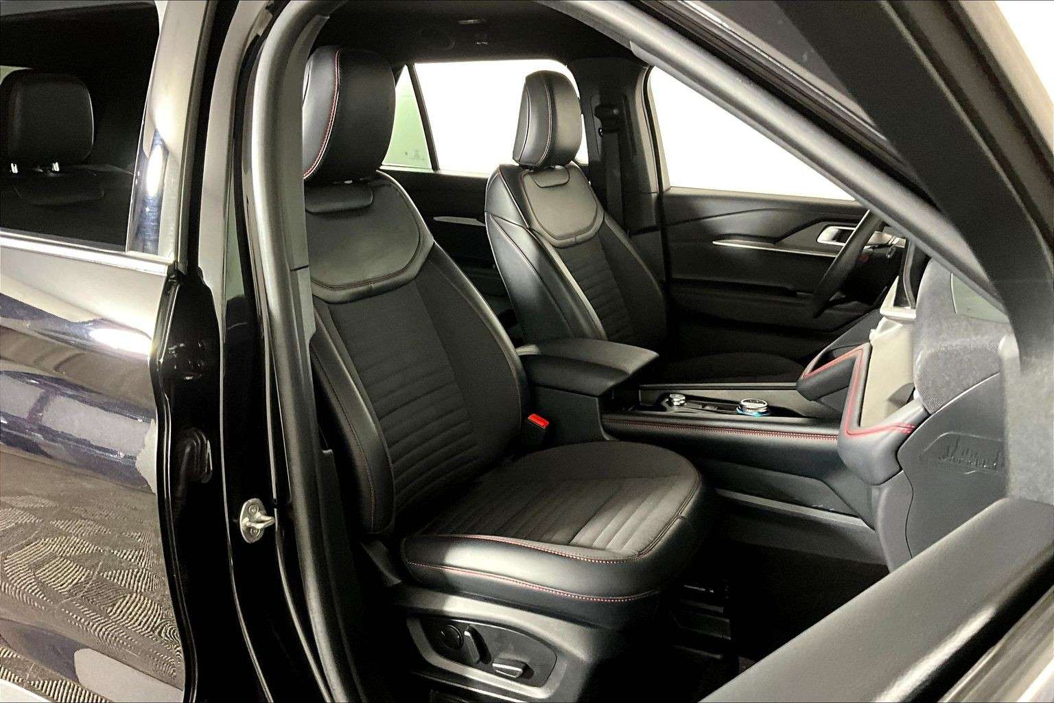 used 2025 Ford Explorer car, priced at $47,998