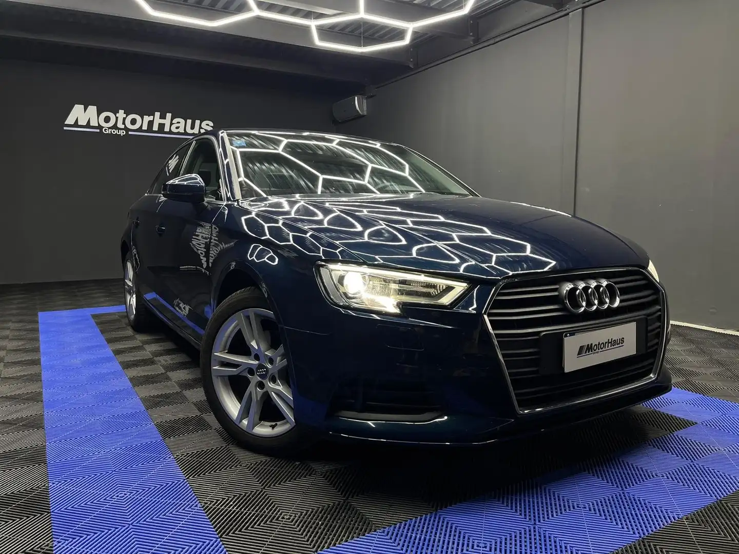 Audi A3 Sedan 30 1.0 tfsi Business 116cv Kék - 1