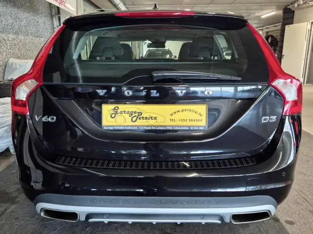 Volvo V60 Cross Country view 3
