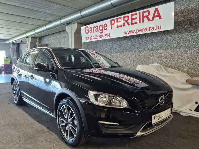 Volvo V60 Cross Country main image