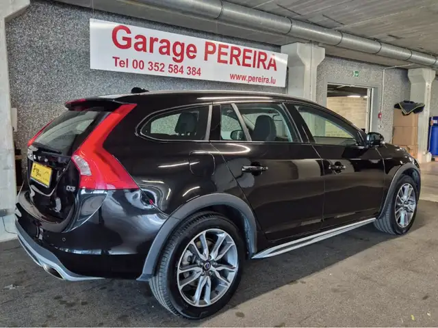Volvo V60 Cross Country view 2