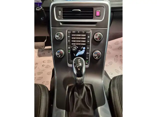 Volvo V60 Cross Country view 9