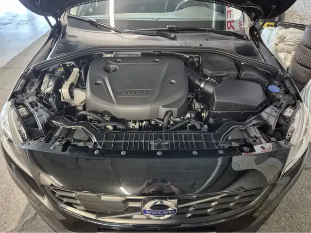 Volvo V60 Cross Country view 12