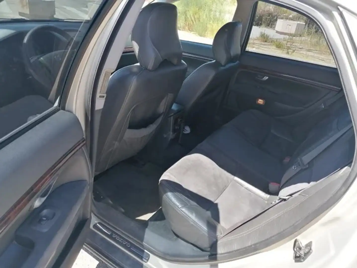 Volvo S80 2.4 D5 163cv. Plateado - 2