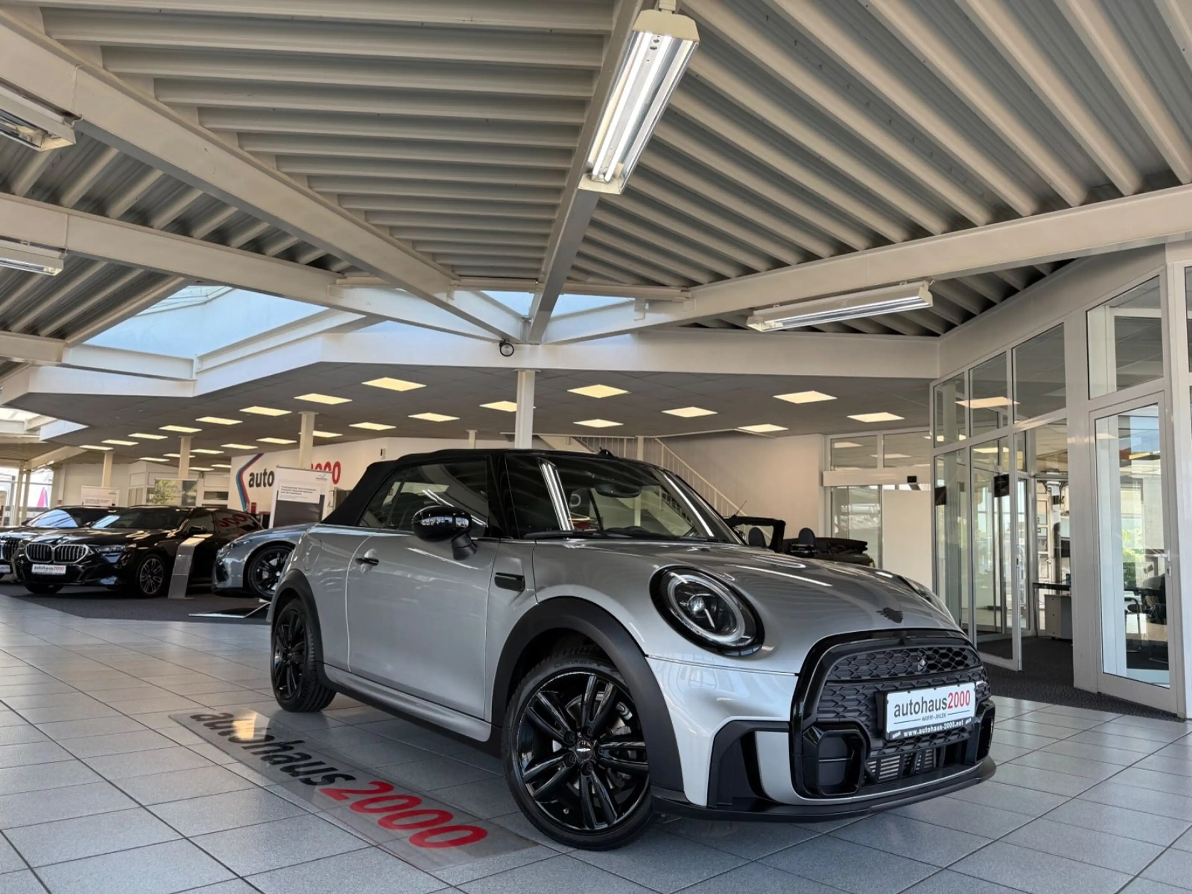 MINI Cooper Cabrio John Cooper Works Trim LED/CAM