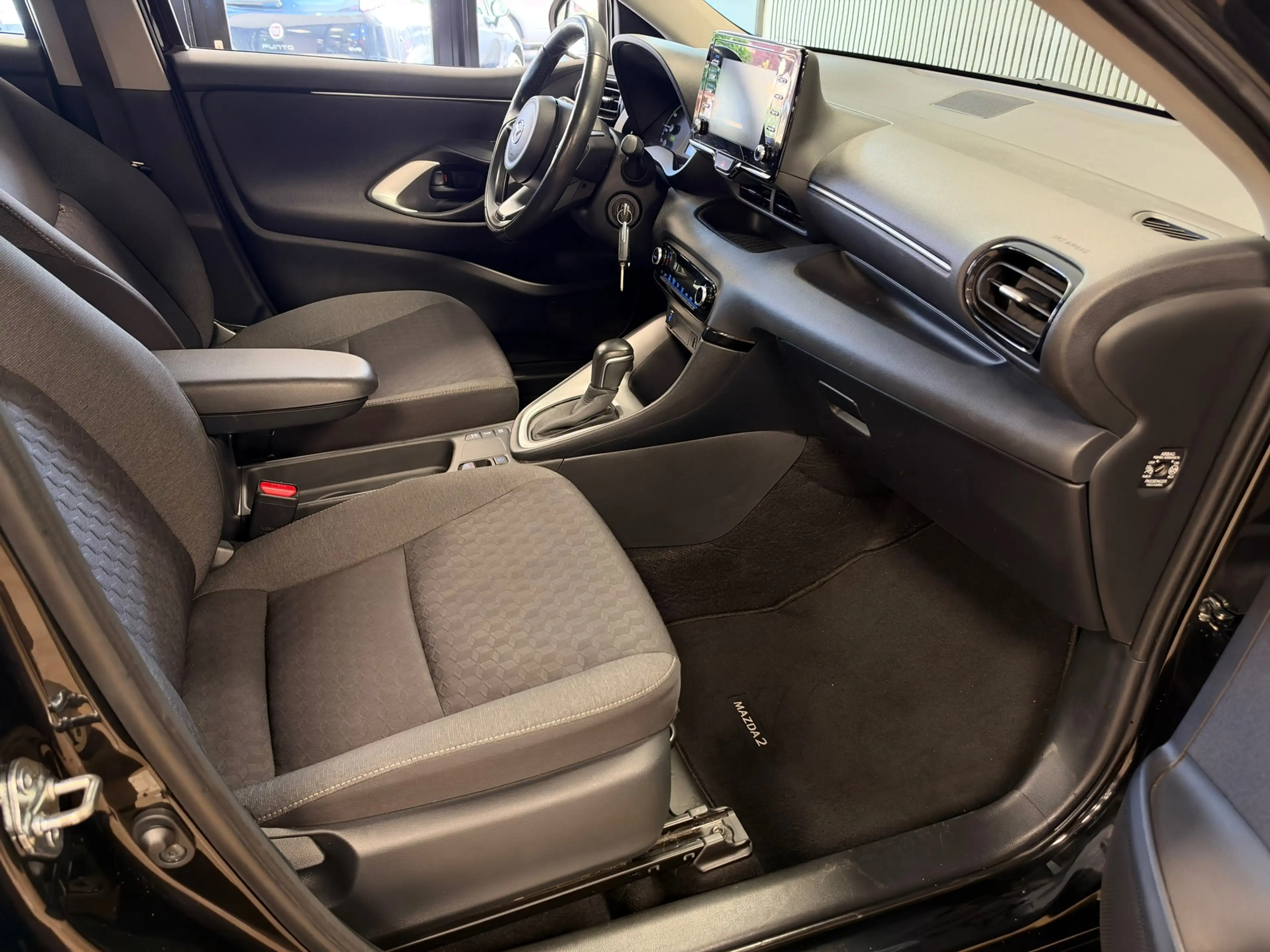 Mazda 2 Hybrid 1.5 Pure AUTOMAAT ADAPTIVE CRUISE CLIMATE C — photo 11