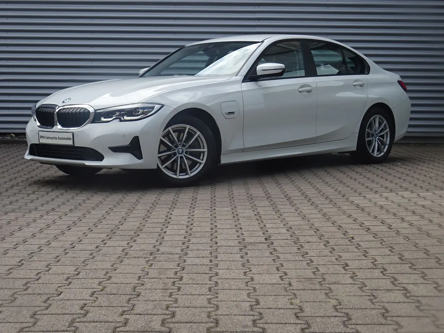 BMW 320 e Lim. Advantage erwLED LivePro CarPlay AHK Weiß - 2
