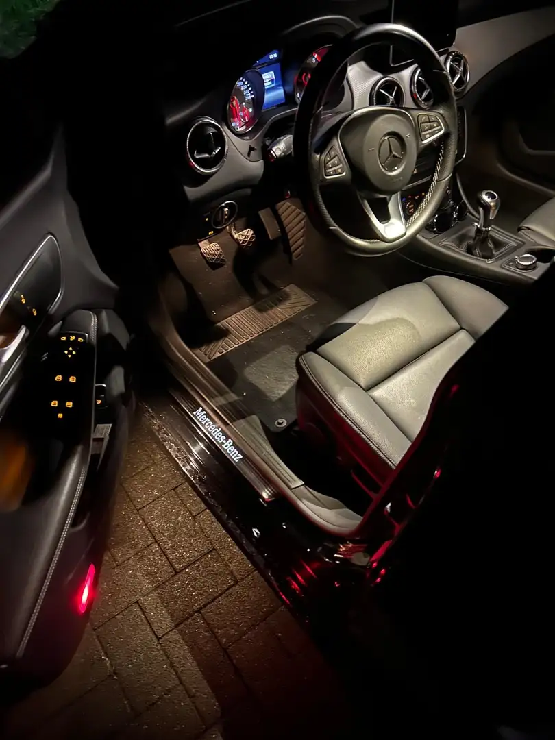 Mercedes-Benz 200 200 D Zwart - 2