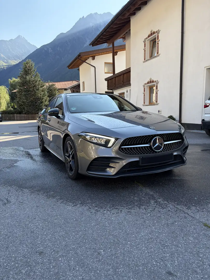 Mercedes-Benz A 200 d 4MATIC AMG Line Grau - 2