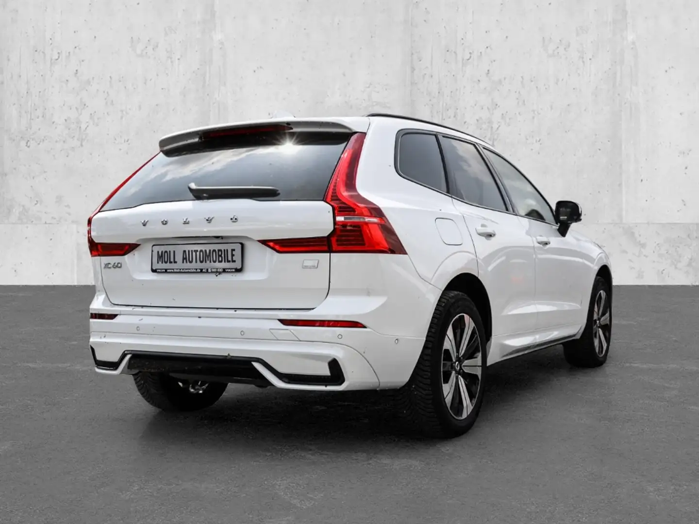 Volvo XC60 Plus Dark Recharge Plug-In Hybrid AWD T6 Twin Engi Weiß - 2