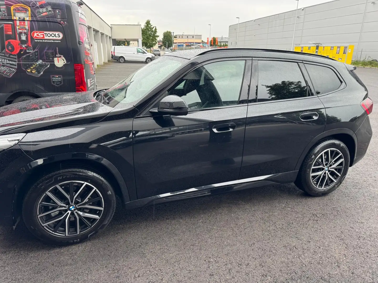 BMW X1 sDrive20d M-Sportpaket, Premiumpaket Schwarz - 2