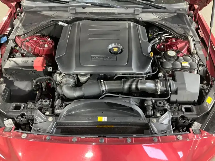 Jaguar XE 2.0 Diesel R-Sport 2016, foto 3