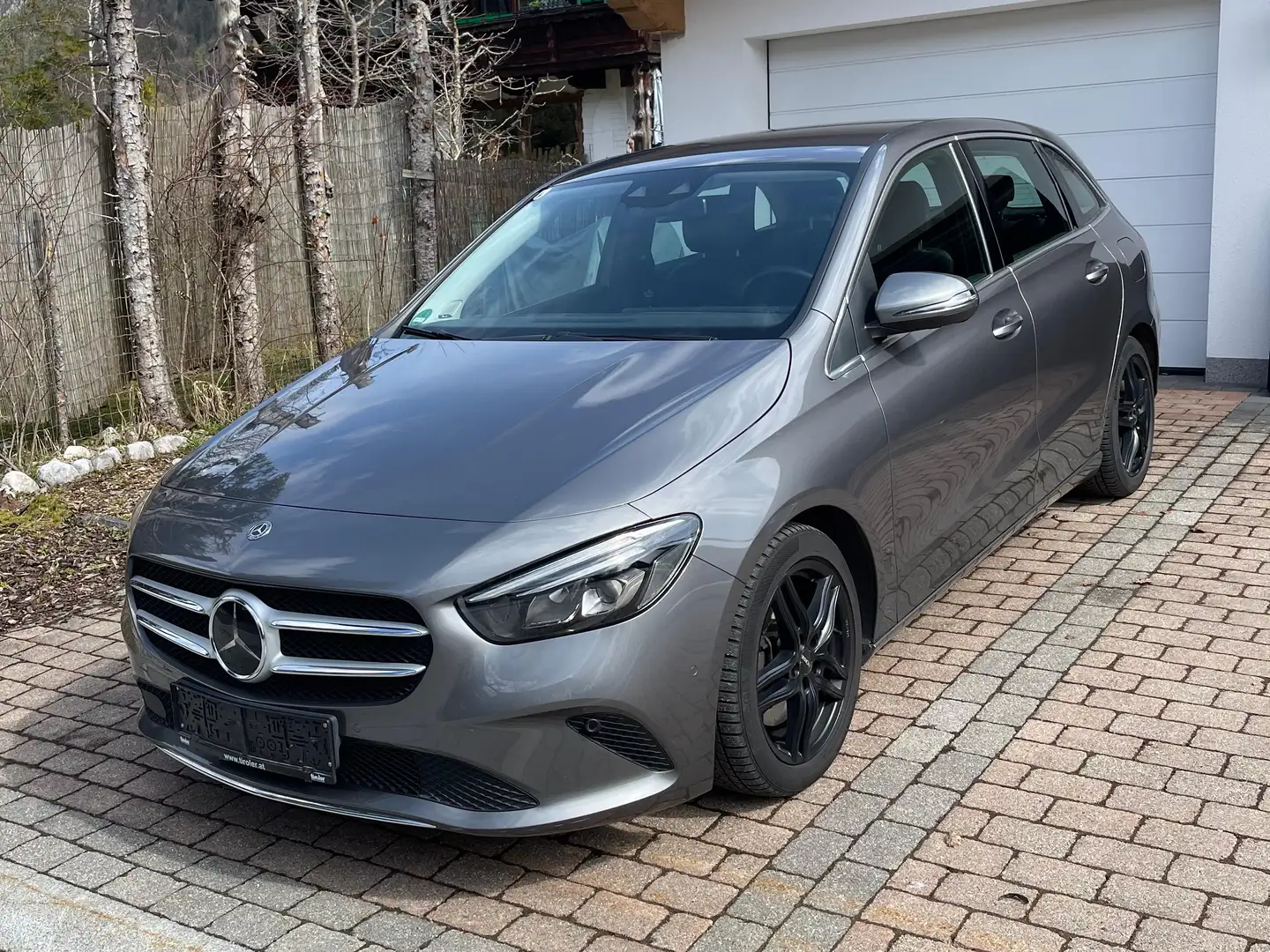 Mercedes-Benz B 220 B 220 4MATIC Aut. Grau - 1