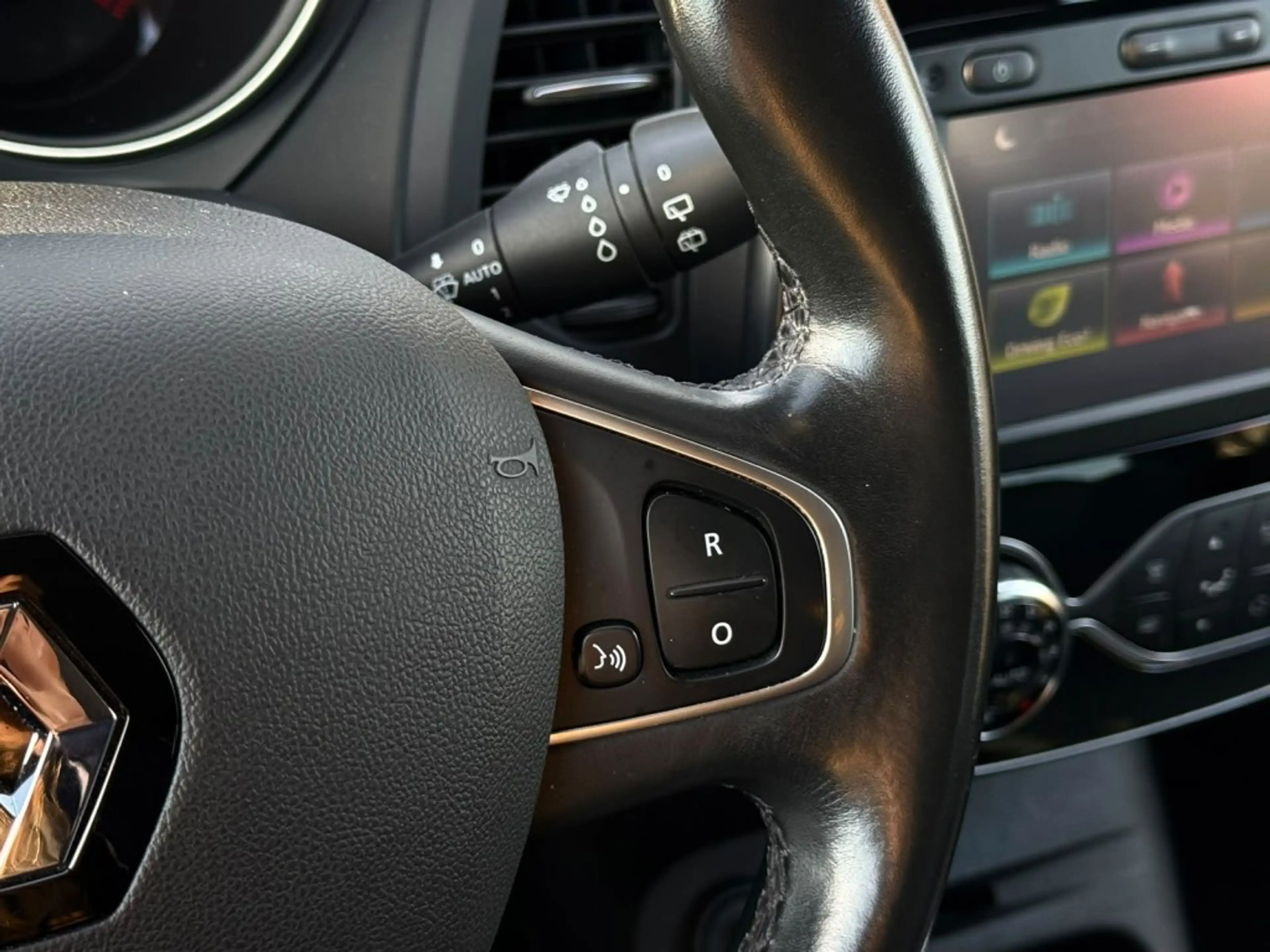Renault Captur 1.2 TCE 120 EDC — photo 15