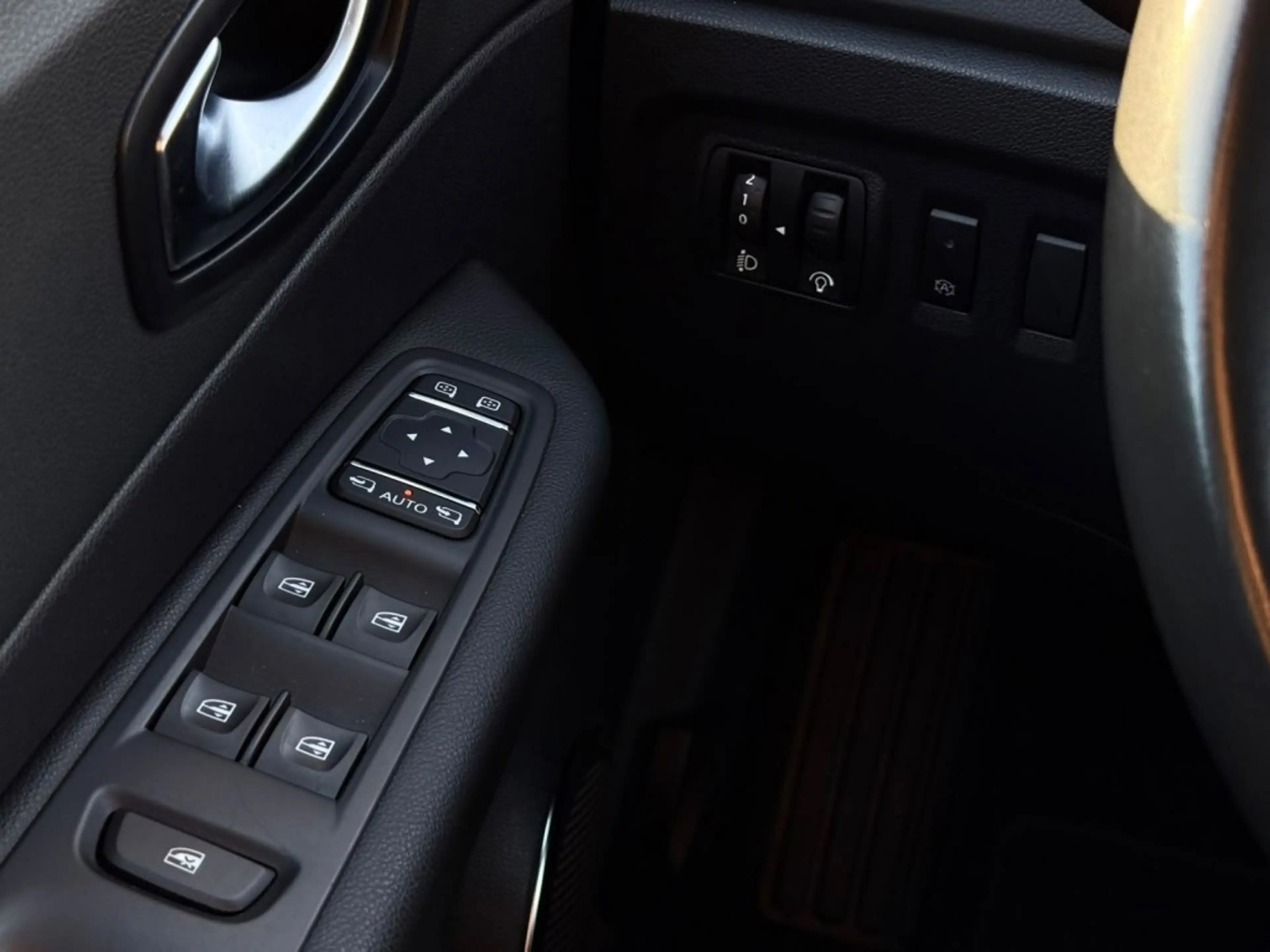 Renault Captur 1.2 TCE 120 EDC — photo 14