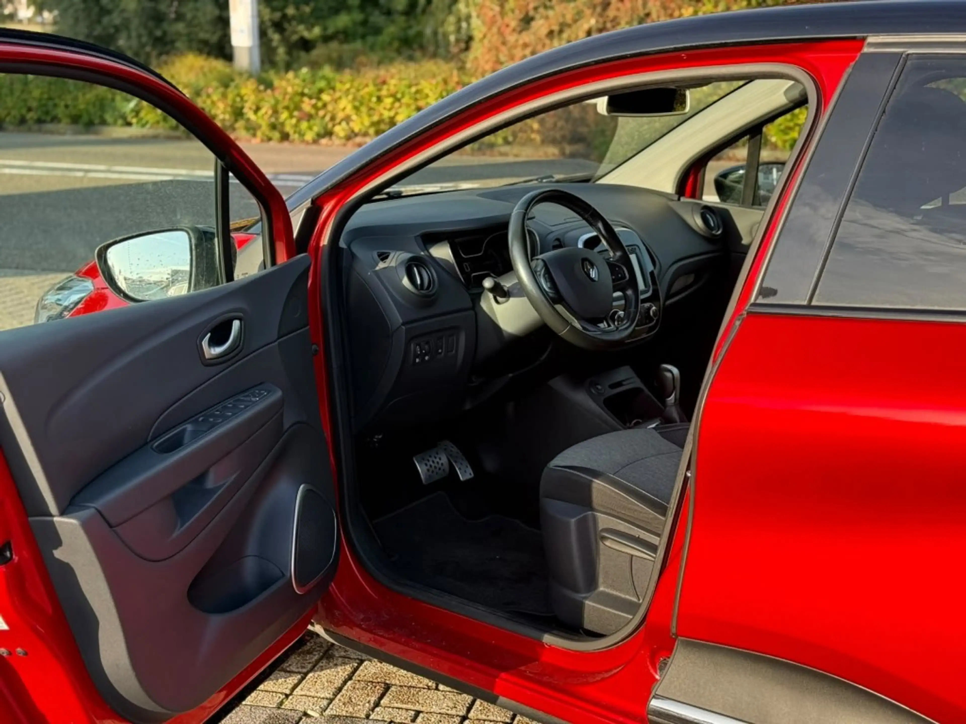 Renault Captur 1.2 TCE 120 EDC — photo 8