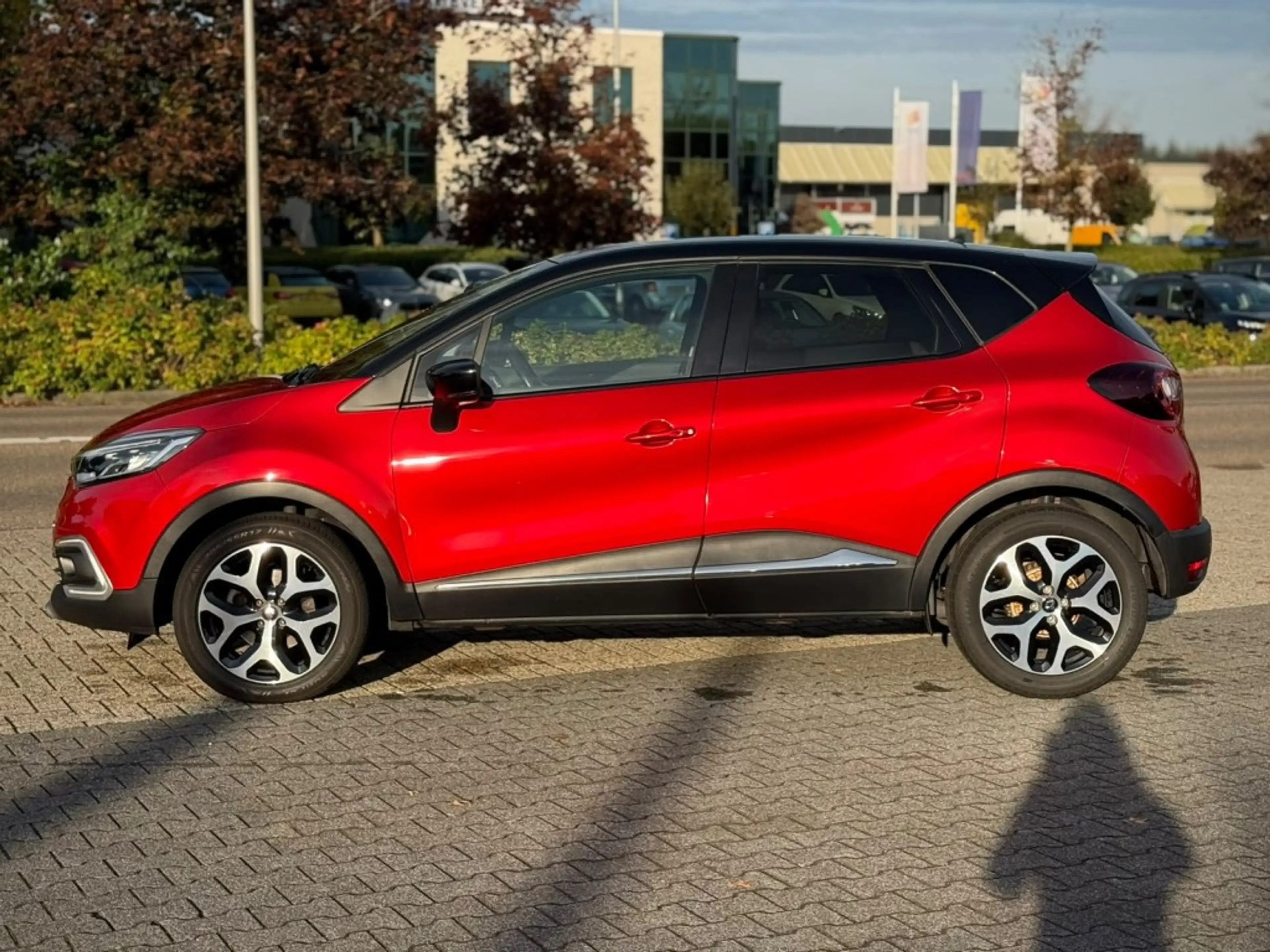 Renault Captur 1.2 TCE 120 EDC — photo 2