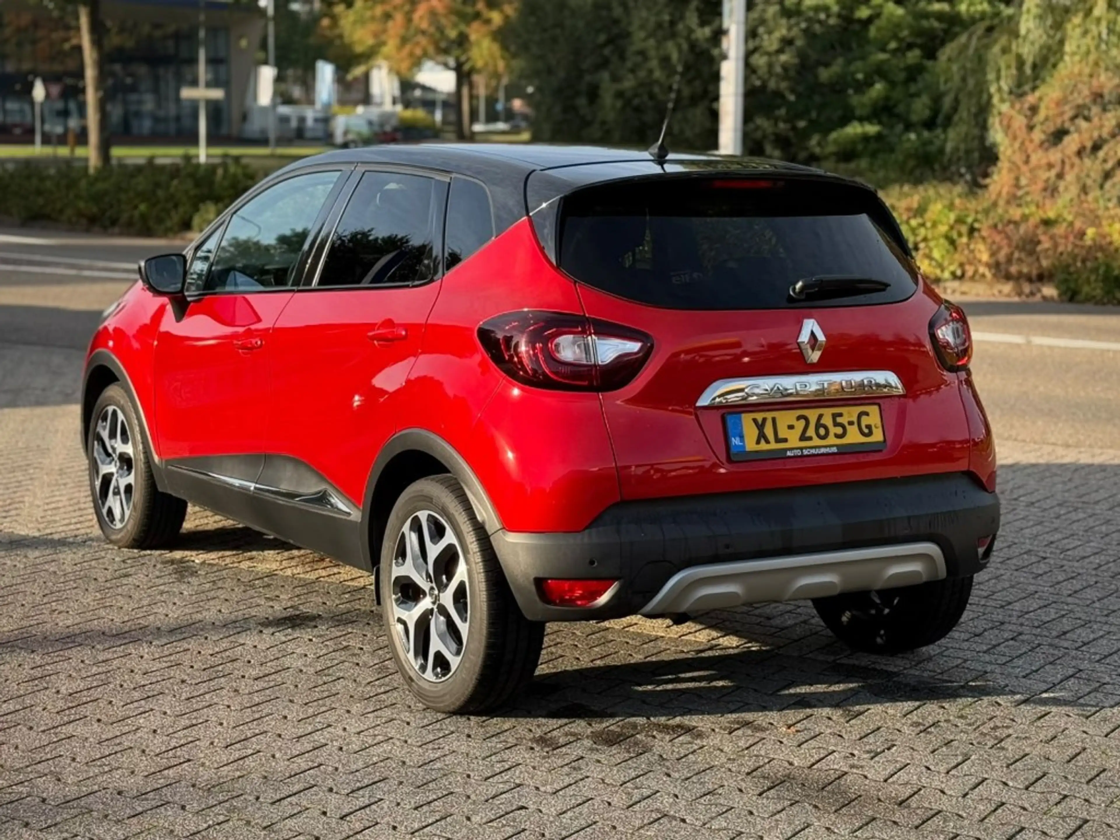 Renault Captur 1.2 TCE 120 EDC — photo 3