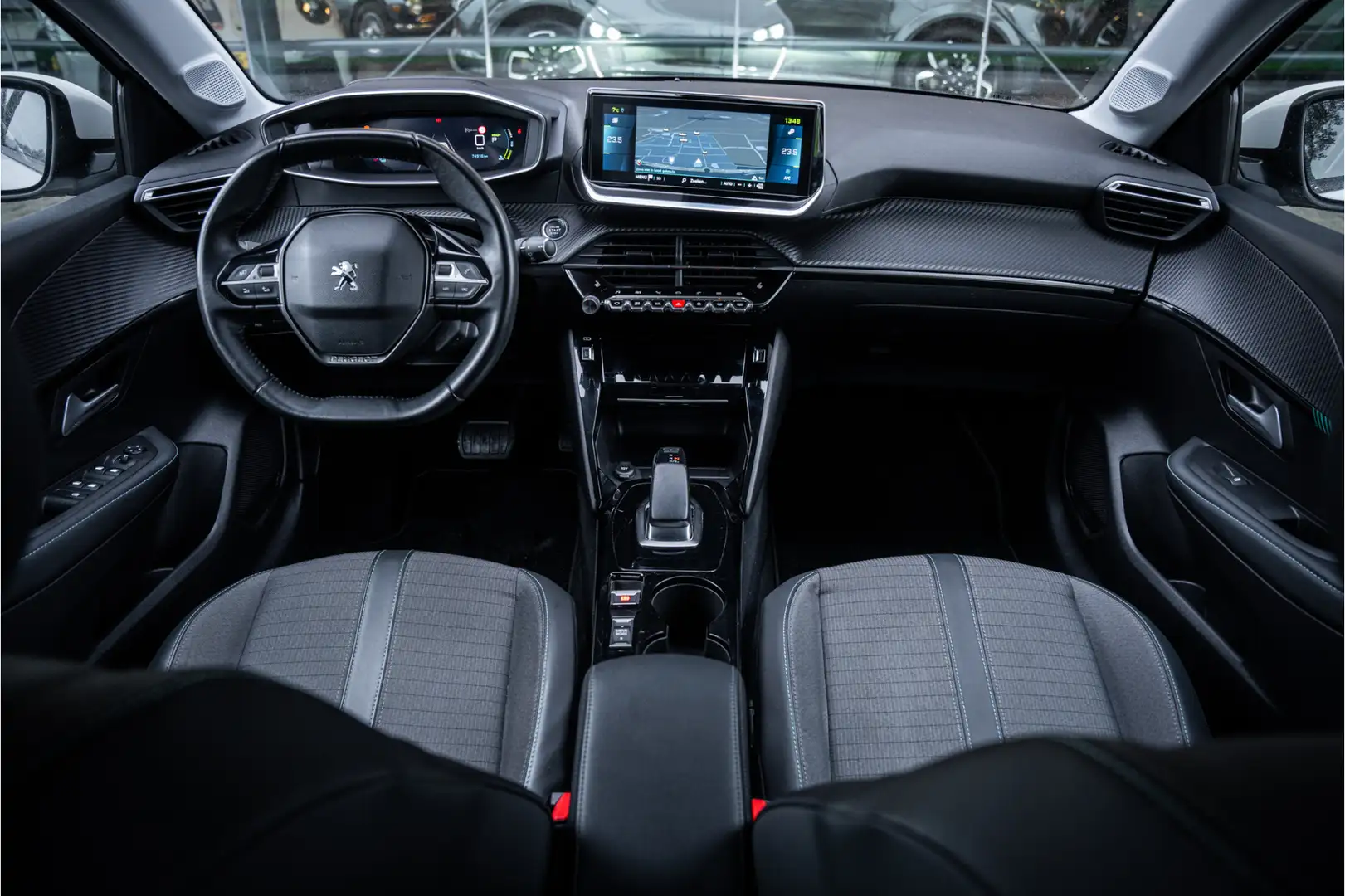 Peugeot e-208 EV Allure 50 kWh ** Camera ** Stoelverwarming ** R Wit - 2