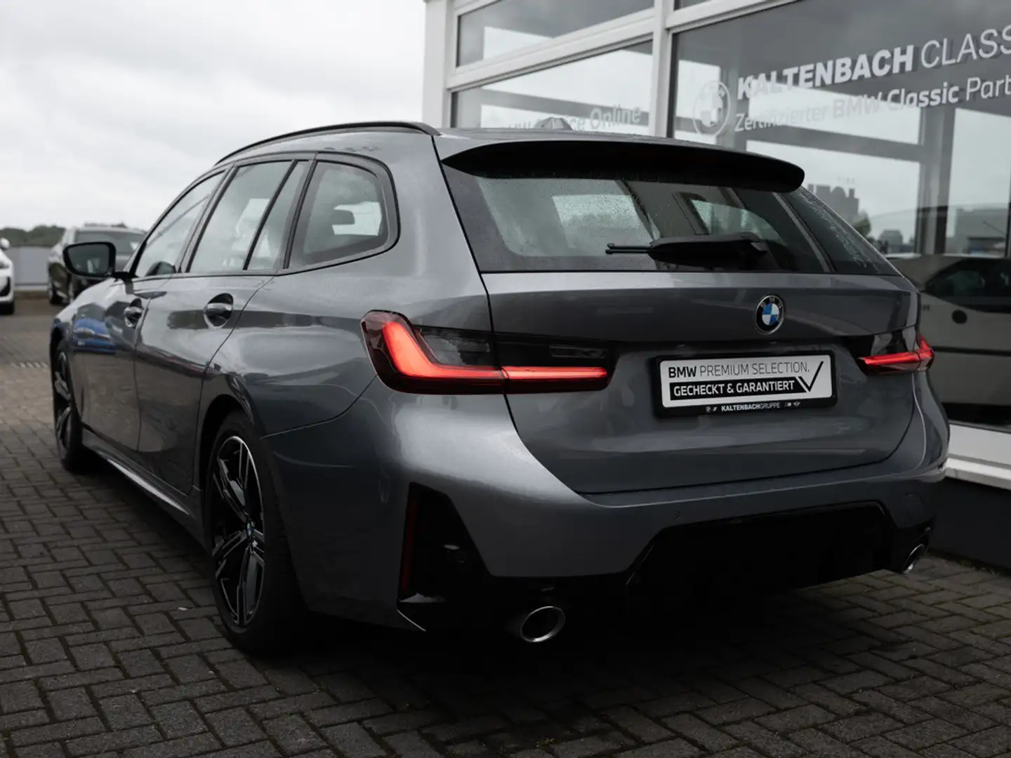 BMW 318 i Touring M-Sport AHK LED NAVI KLIMA Grau - 2