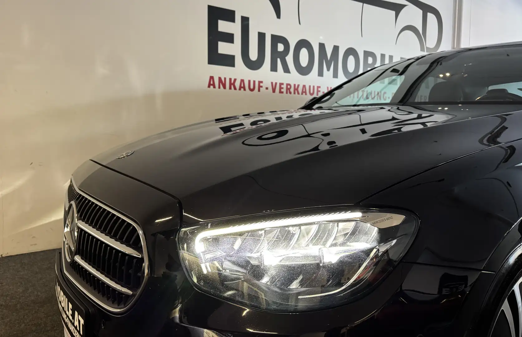 Mercedes-Benz E 220 d Avantgarde *BUSINESS-P.*RFK*AMBI*TEILLEDER*LED* Schwarz - 2