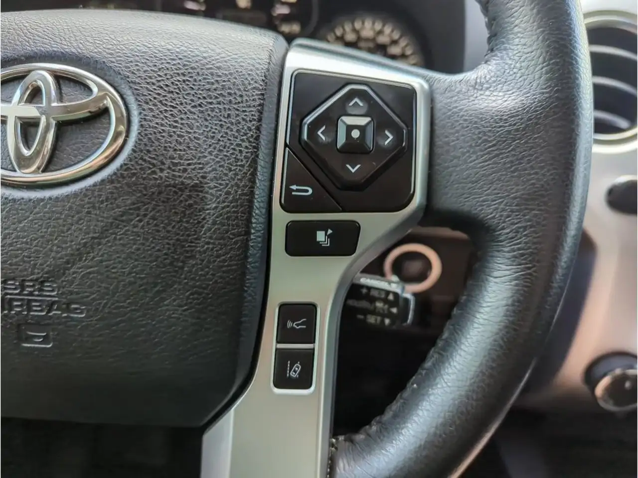 Toyota Tundra снимка Toyota Tundra