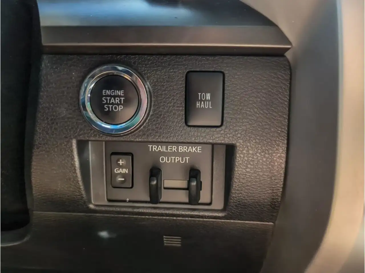 Toyota Tundra снимка Toyota Tundra