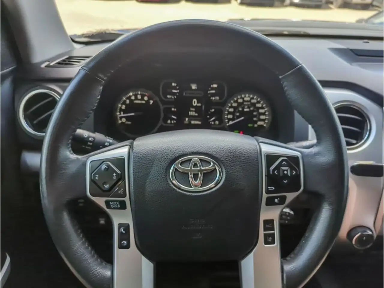 Toyota Tundra снимка Toyota Tundra