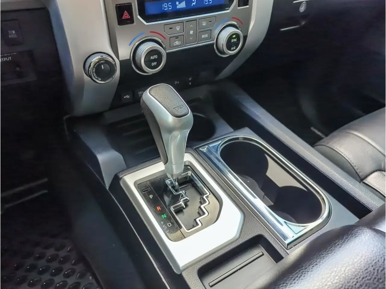 Toyota Tundra снимка Toyota Tundra