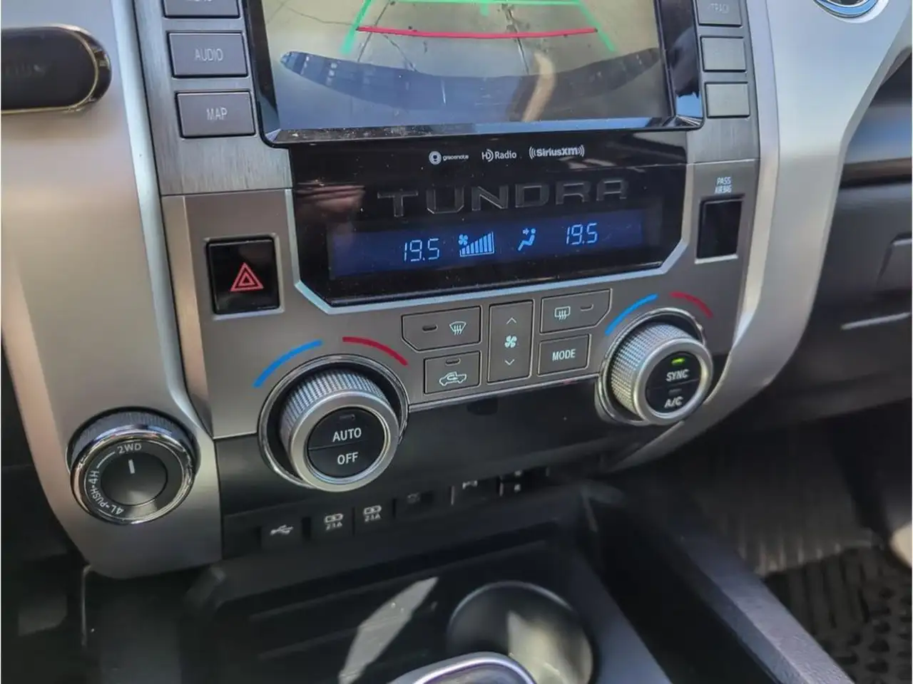 Toyota Tundra снимка Toyota Tundra