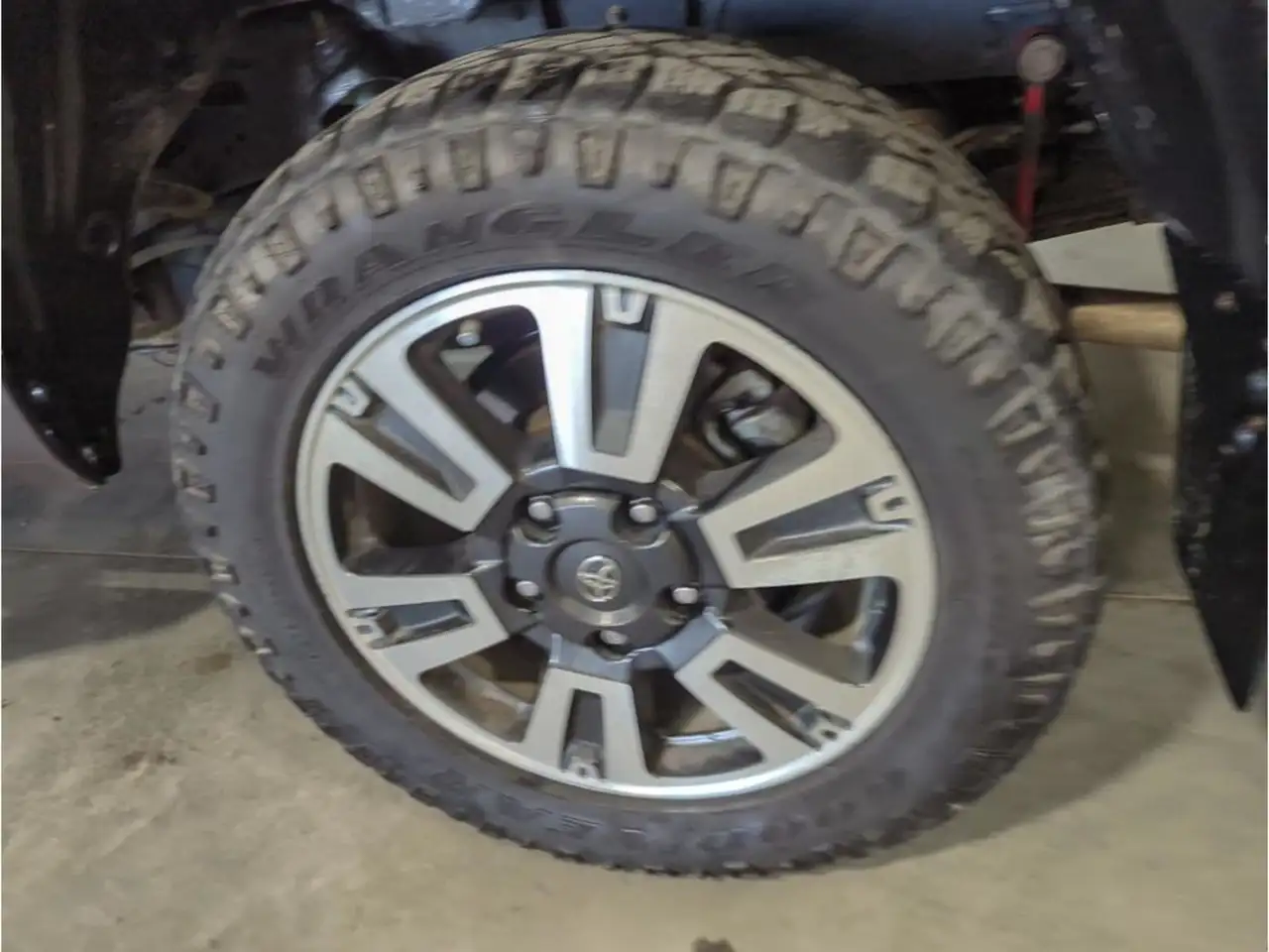 Toyota Tundra снимка Toyota Tundra