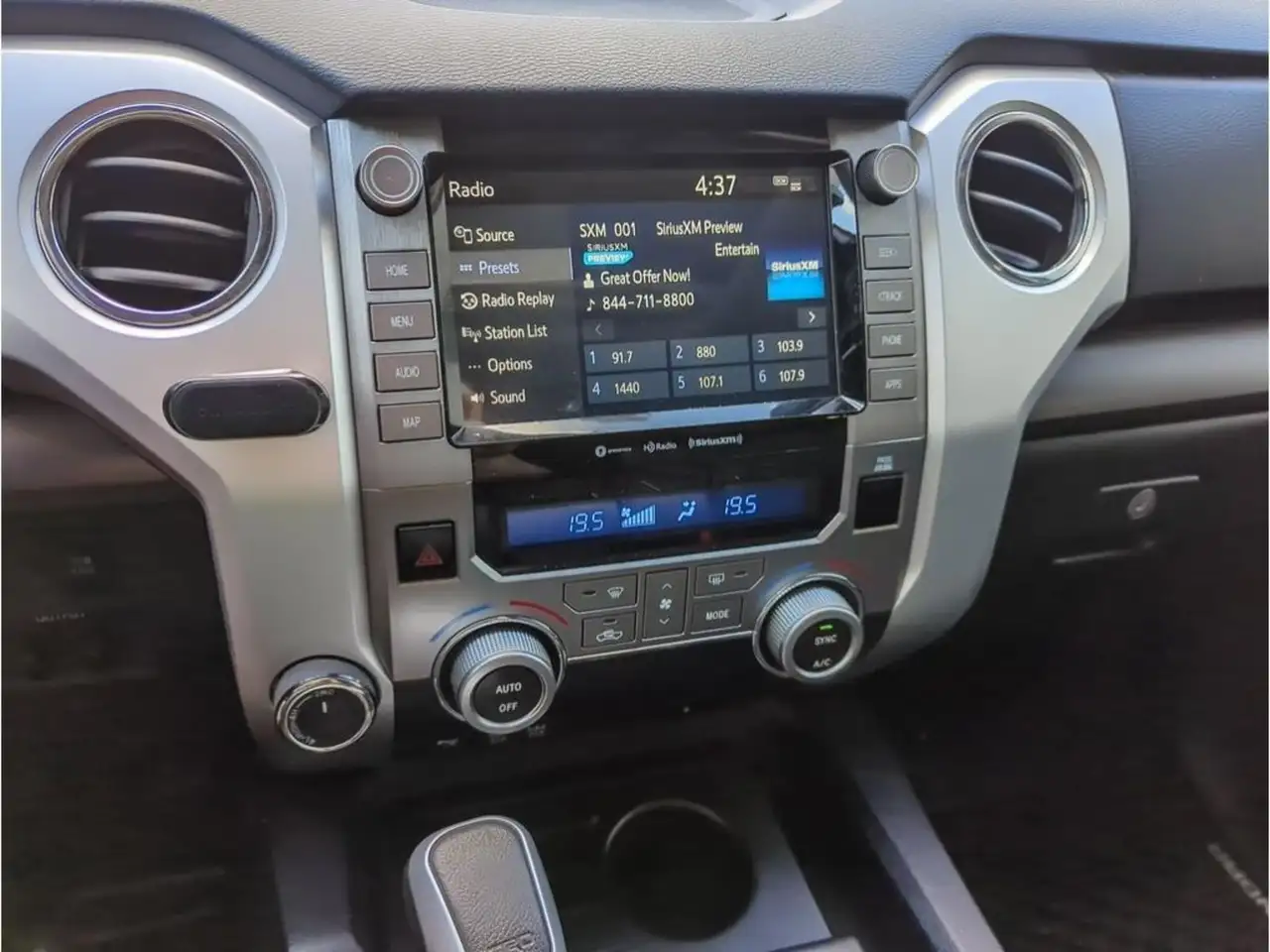 Toyota Tundra снимка Toyota Tundra