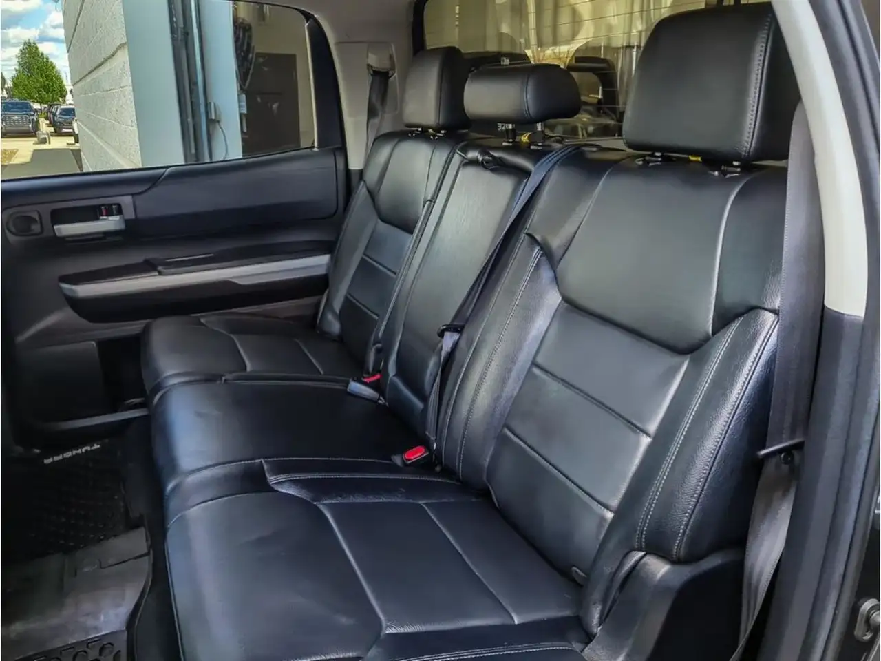 Toyota Tundra снимка Toyota Tundra